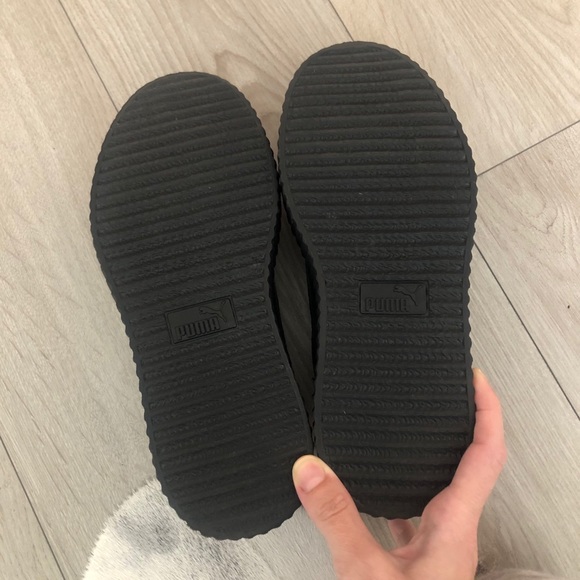 NWOT Fenty by Rihanna X Puma sneakers - Picture 2 of 5